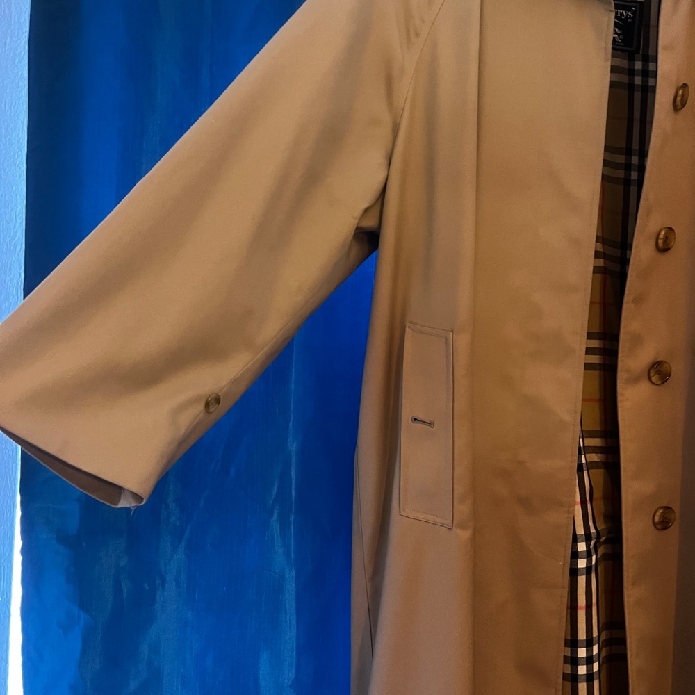 Women's’/Men’s Burberry Trench Coat - Extra Long - Picture 15 of 16